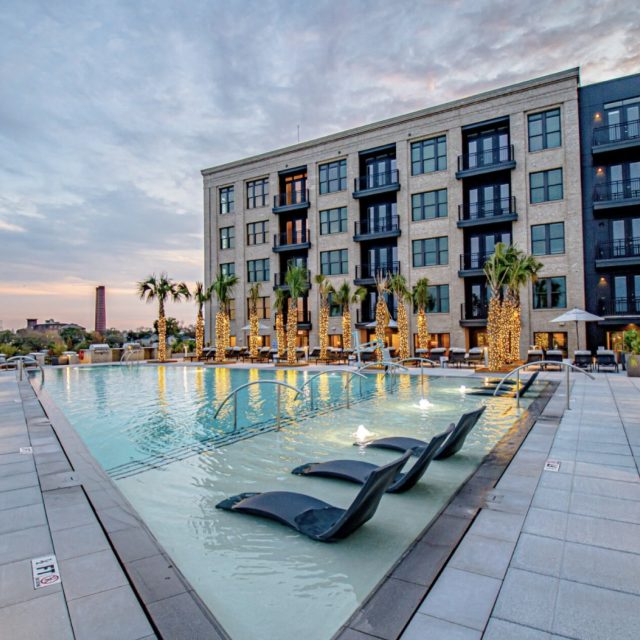 Pool with sun ledges - Aqua Blue Pools of Charleston