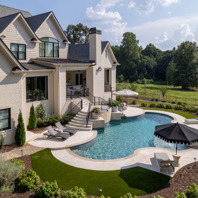 Freeform swimming pool