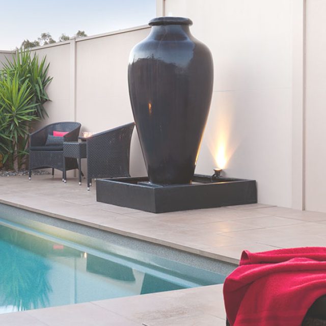 Outdoor swimming pool - Master Pools Guild