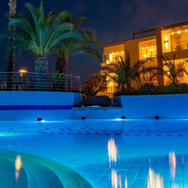 Swimming pool of luxury hotel - Master Pools Guild
