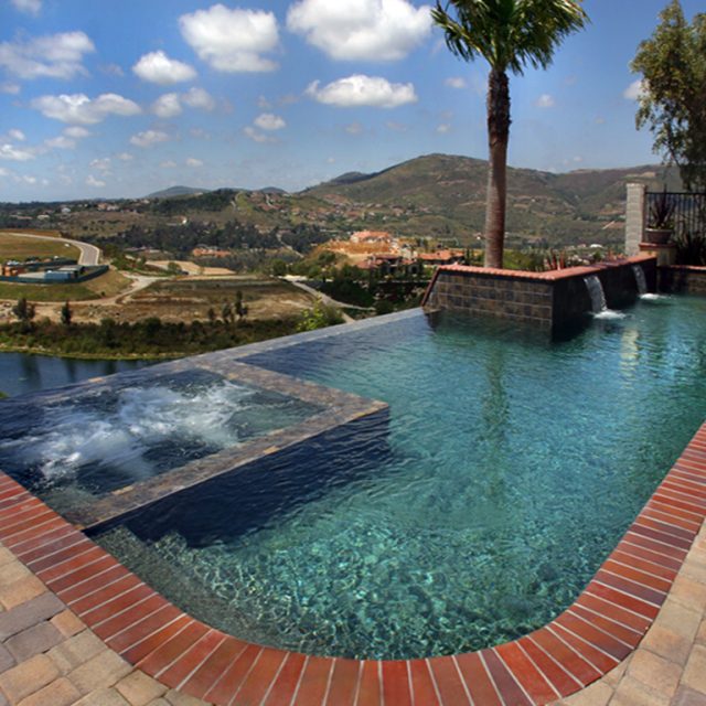 dissapearing-edge-with-brick-coping