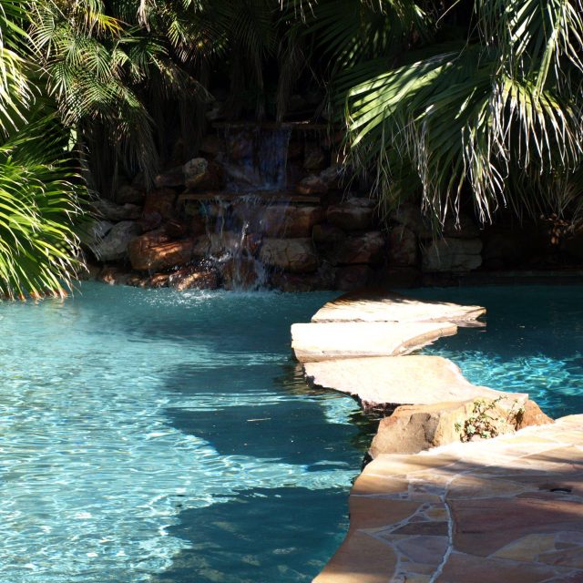Residential freeform pool - Master Pools Guild