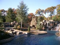 Freeform pool with water feature - Master Pools Guild