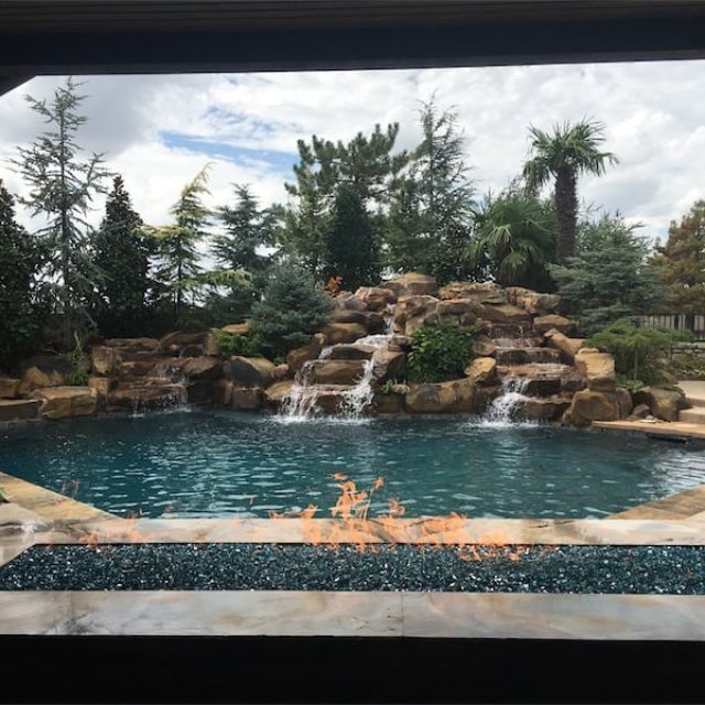 Pool with water feature - Master Pools Guild