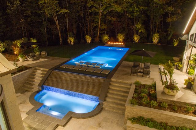 Residential Geometric swimming pool with water feature - Roger Willis Pools & Landscapes - Master Pools Guild