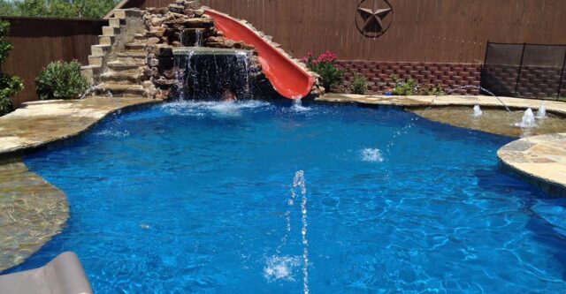 Freeform pool with kids water feature - Southwest Pools & Spas - Master Pools Guild