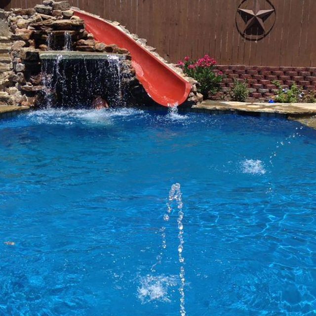 Freeform pool with kids water feature - Southwest Pools & Spas - Master Pools Guild