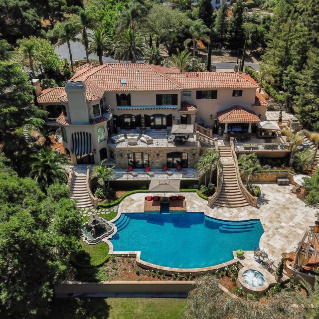 Drummond & sons Pools - freeform pool